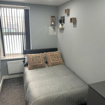 2 Bedroom Flat With Hot Tub Cardiff Zewnętrze zdjęcie