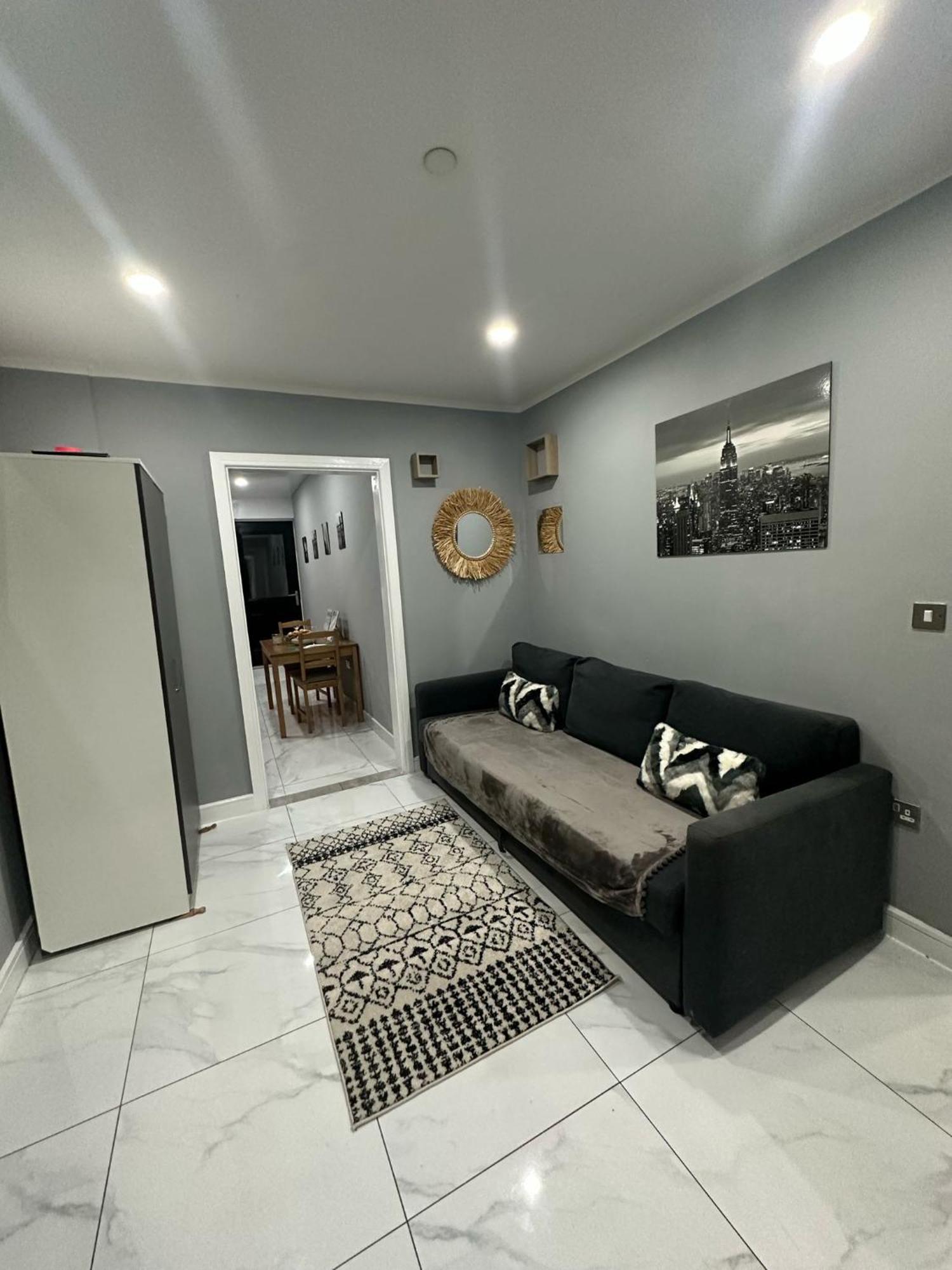 2 Bedroom Flat With Hot Tub Cardiff Zewnętrze zdjęcie