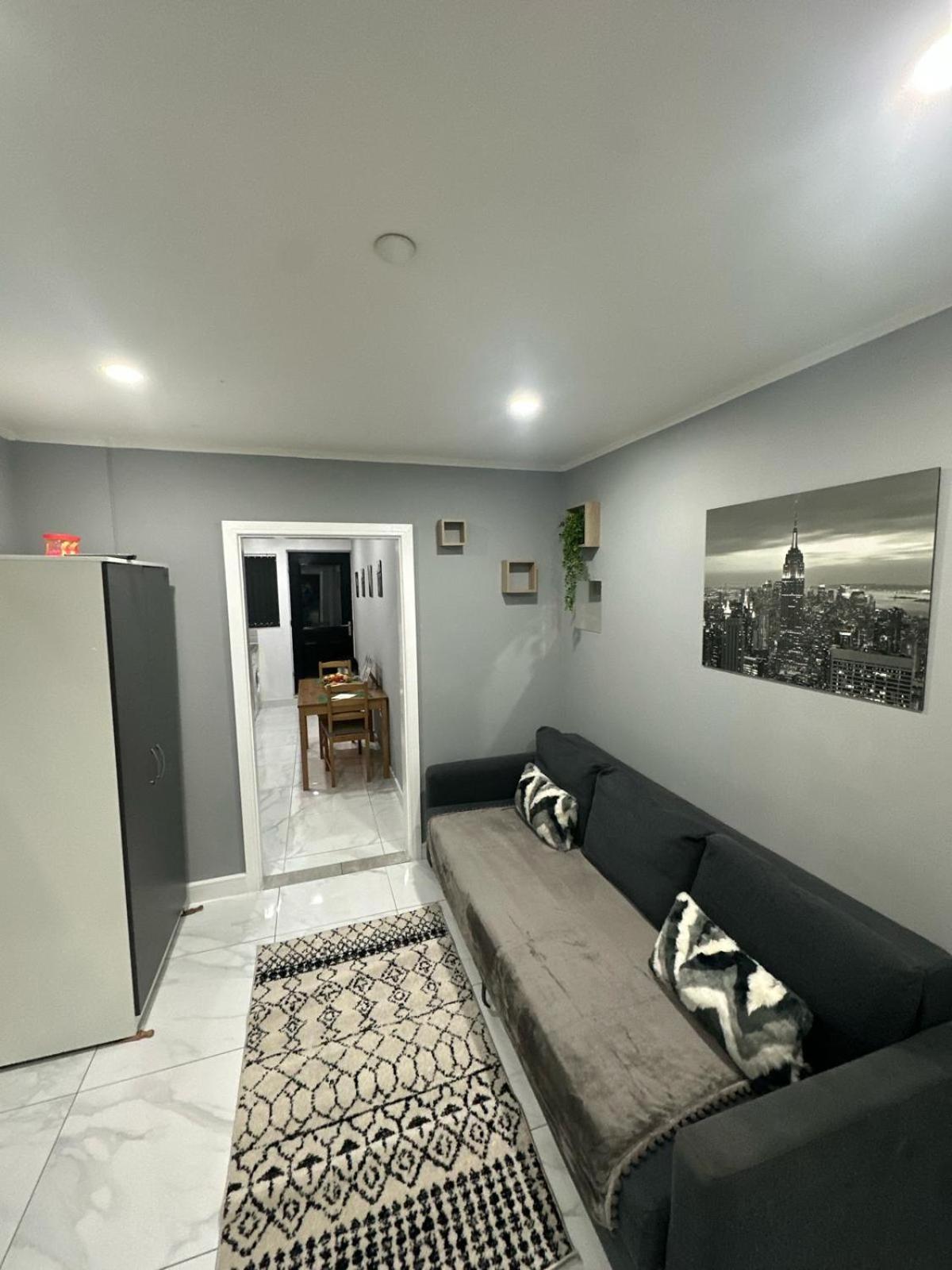 2 Bedroom Flat With Hot Tub Cardiff Zewnętrze zdjęcie
