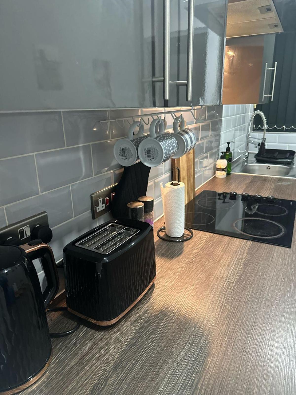 2 Bedroom Flat With Hot Tub Cardiff Zewnętrze zdjęcie