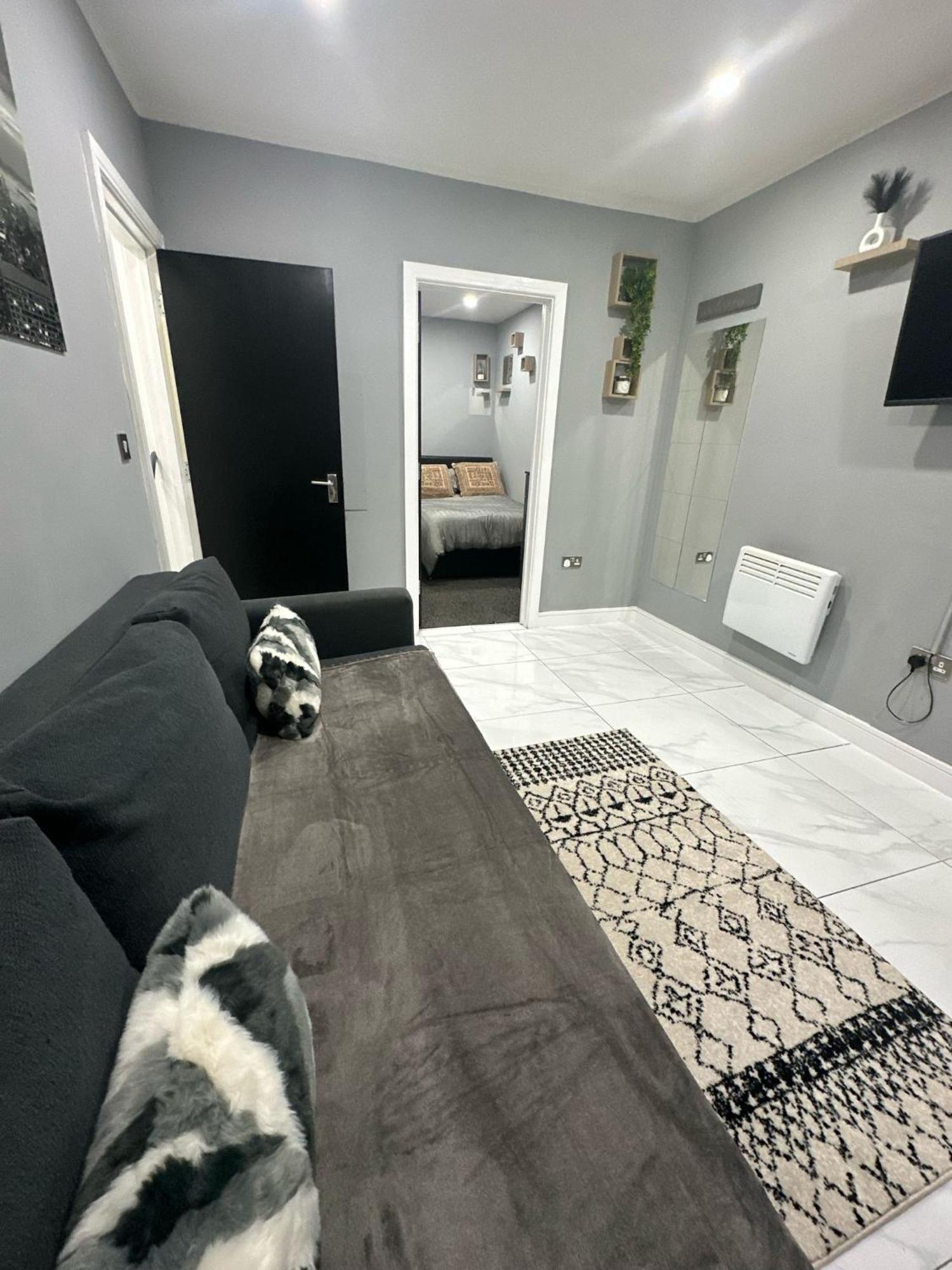 2 Bedroom Flat With Hot Tub Cardiff Zewnętrze zdjęcie