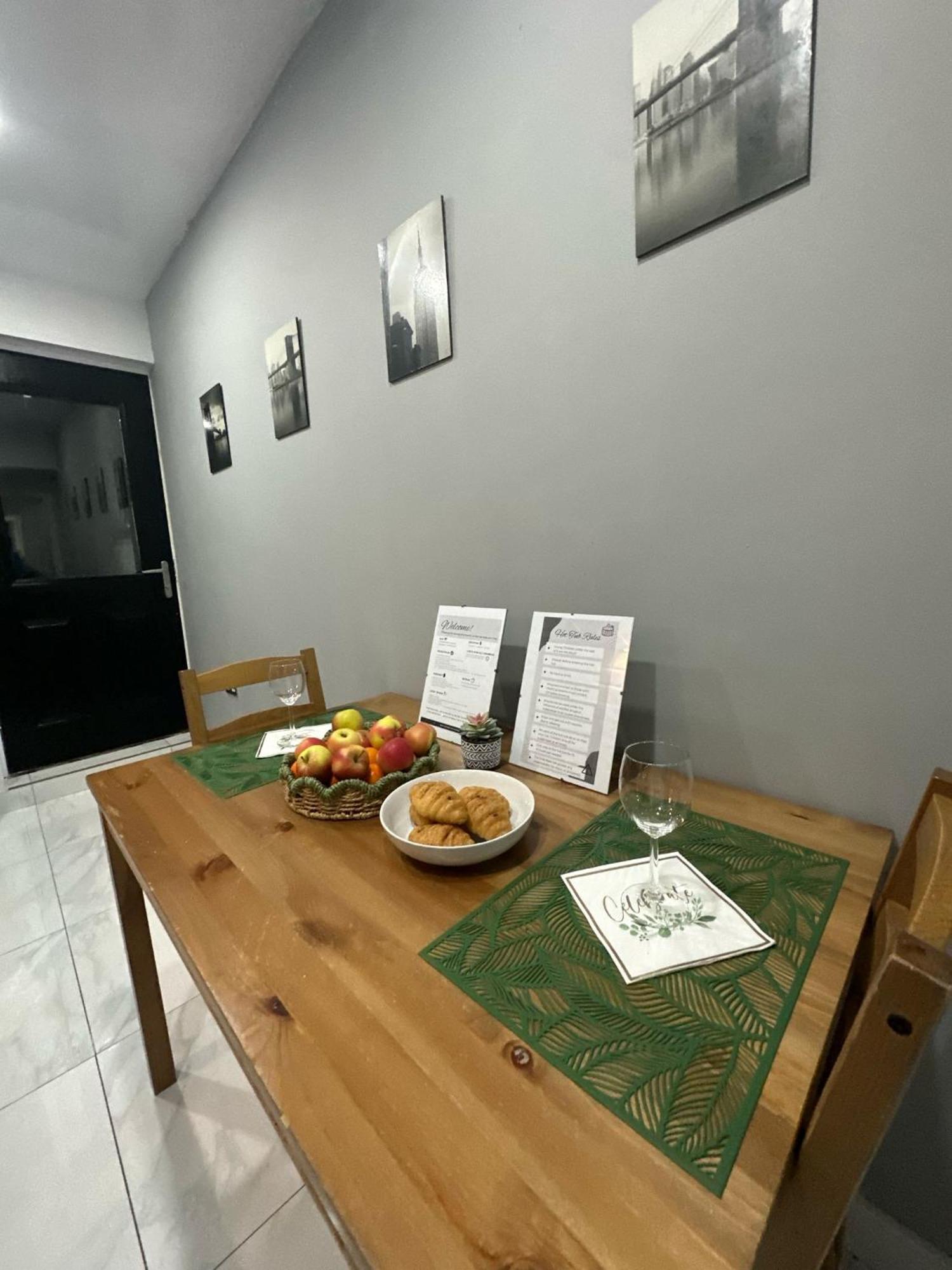 2 Bedroom Flat With Hot Tub Cardiff Zewnętrze zdjęcie