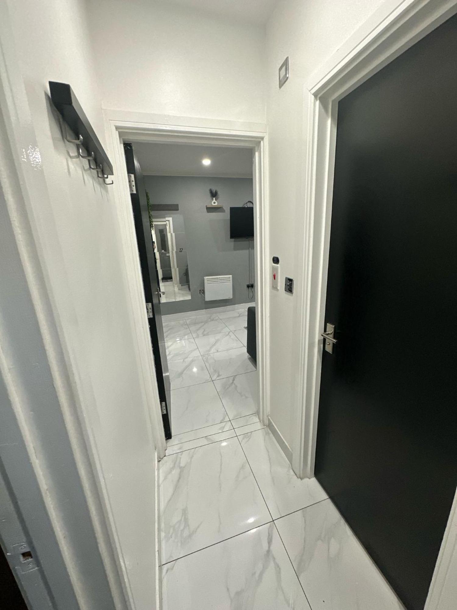 2 Bedroom Flat With Hot Tub Cardiff Zewnętrze zdjęcie