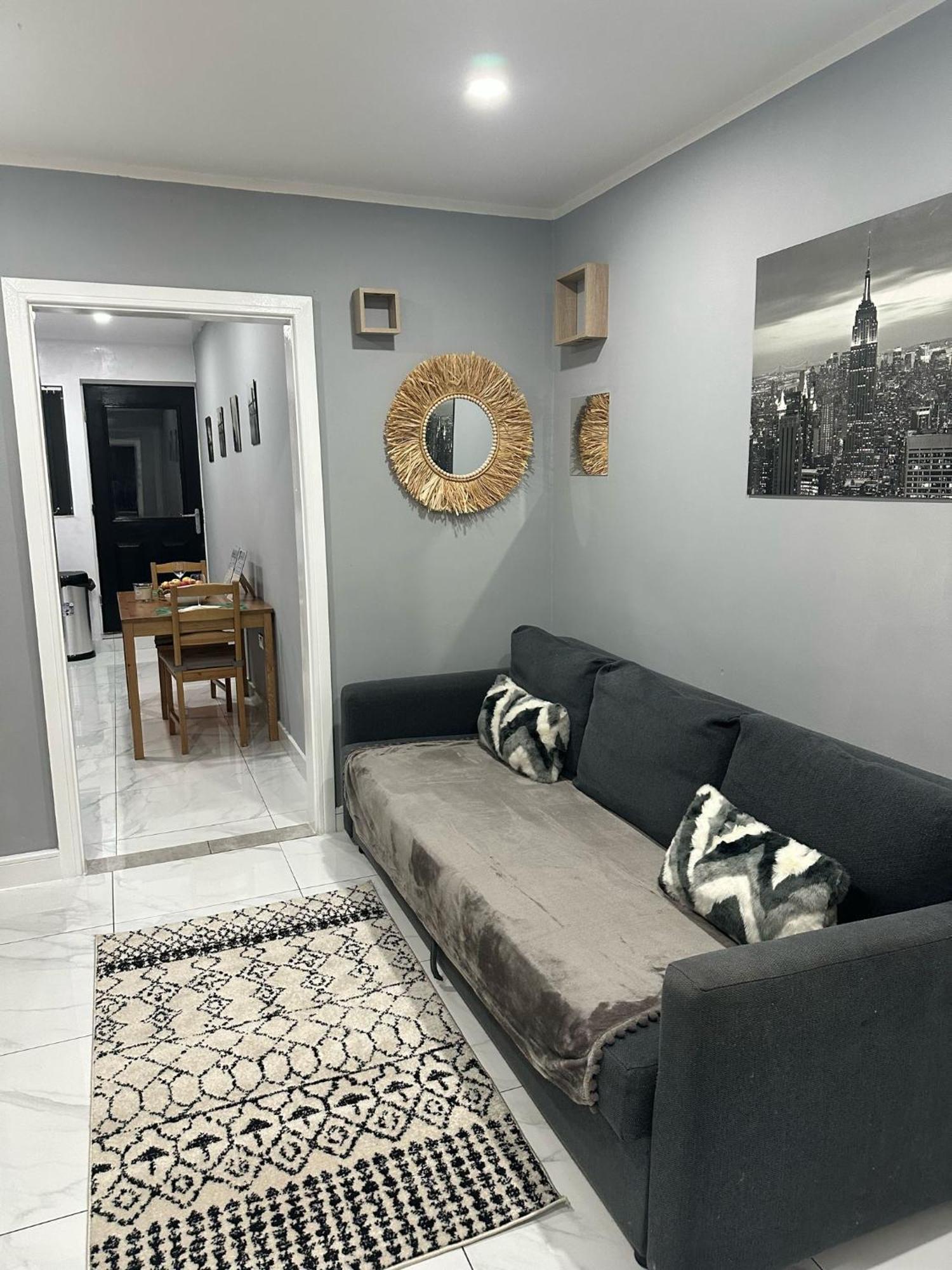 2 Bedroom Flat With Hot Tub Cardiff Zewnętrze zdjęcie